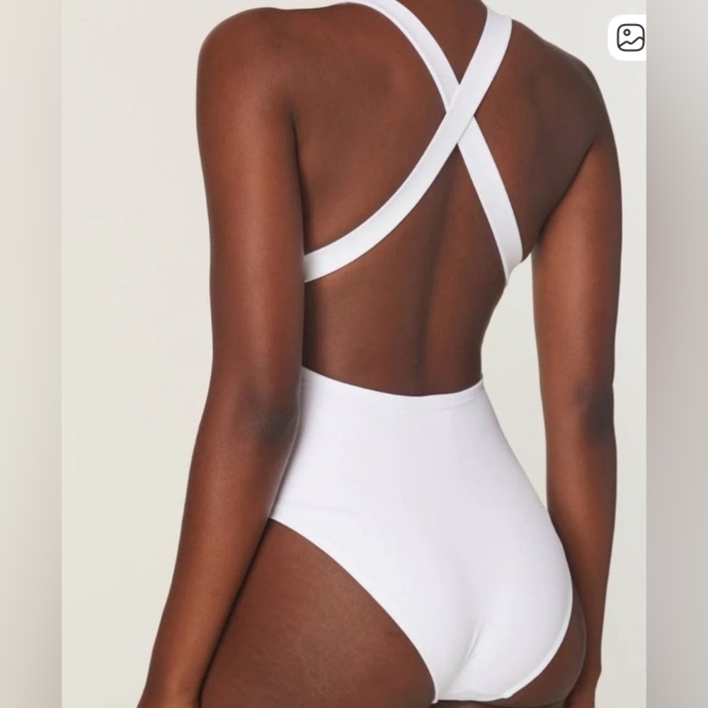 Andie Womens White Cross-Back One-Piece Swimsuit size m